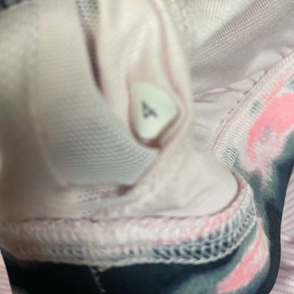 Lululemon Tank Size 4 - Picture 3 of 3